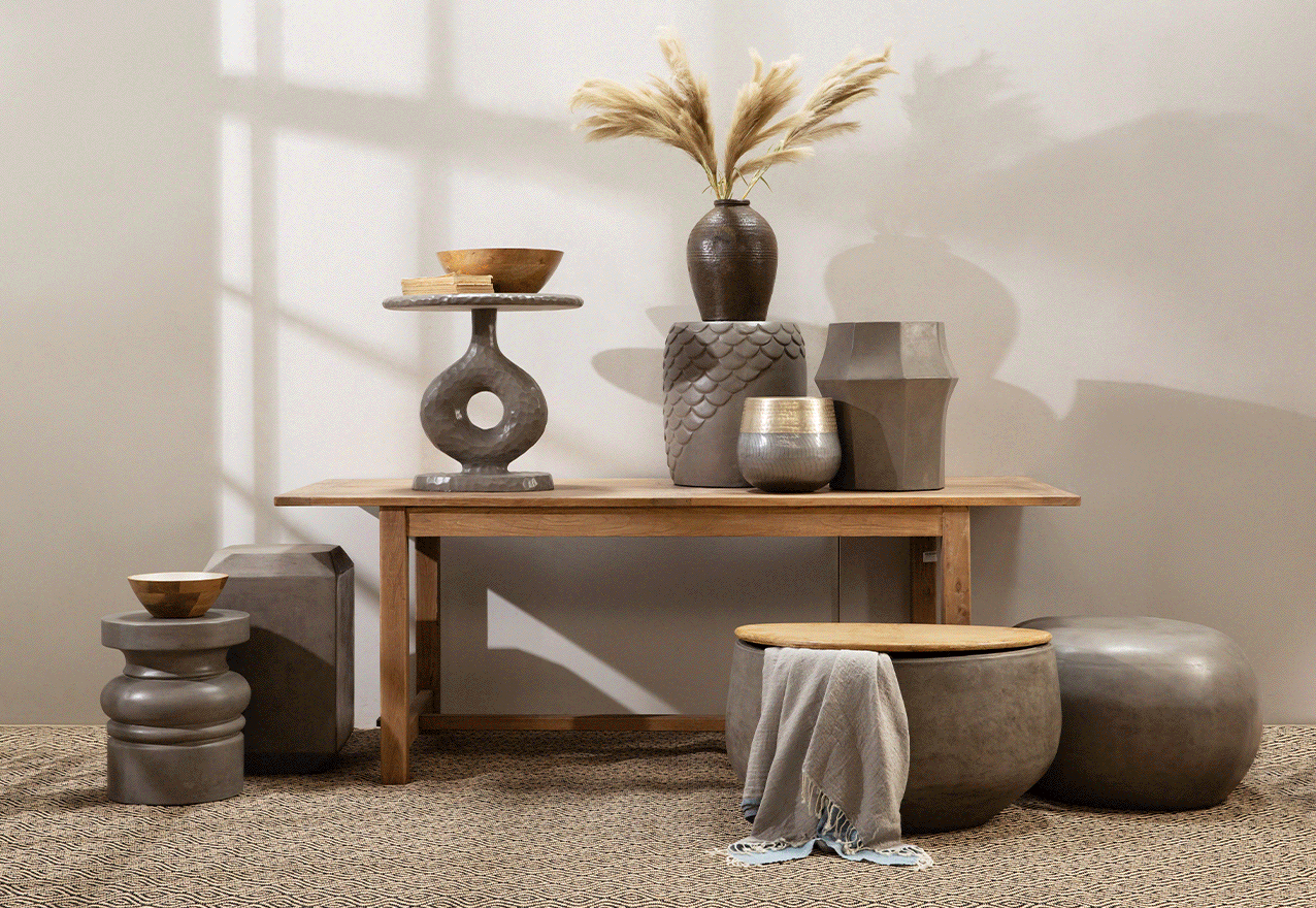 Concrete-style coffee tables, consoles and stools for indoor and outdoor use 