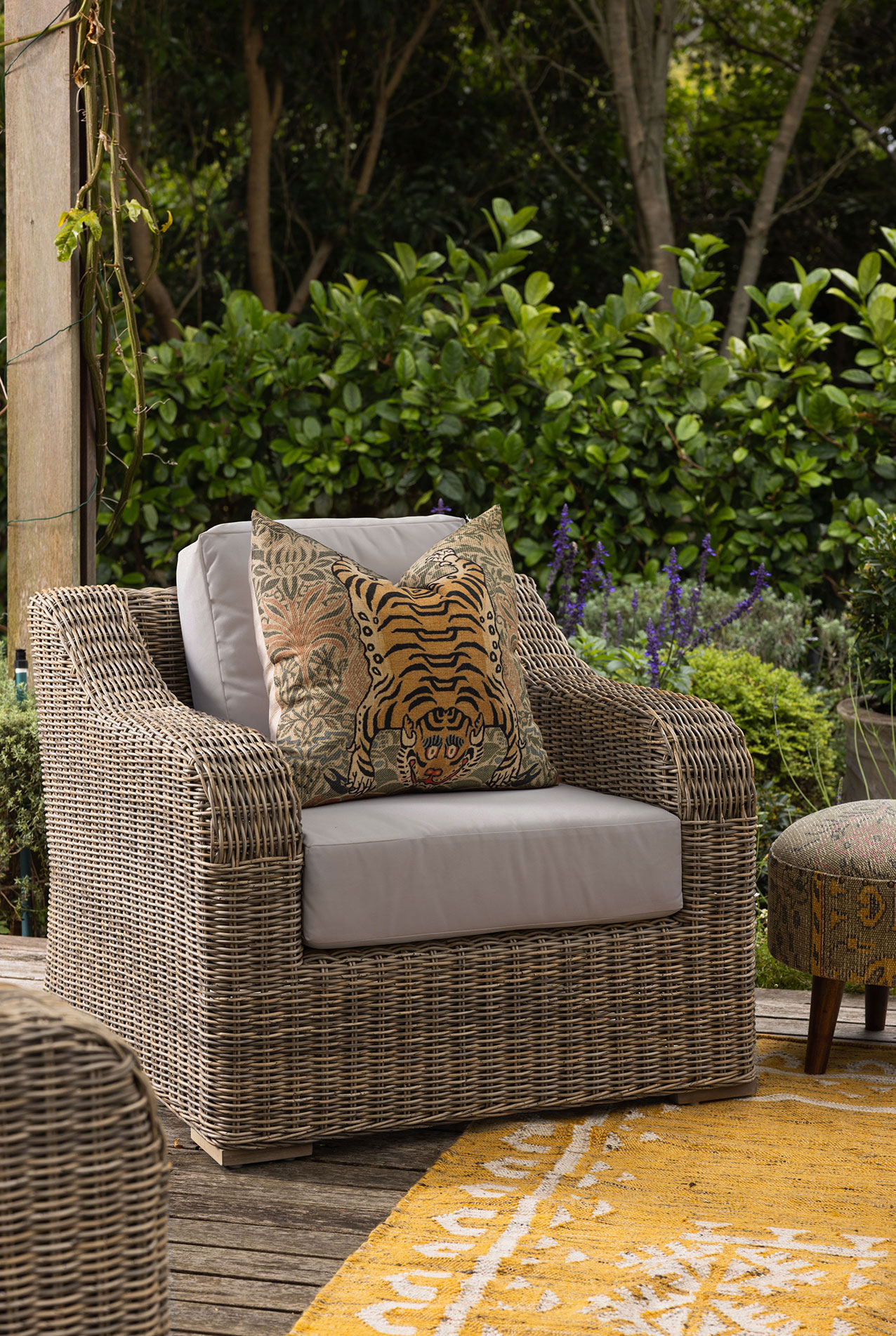constantia-collection-modern-synthetic-rattan-outdoor-furniture