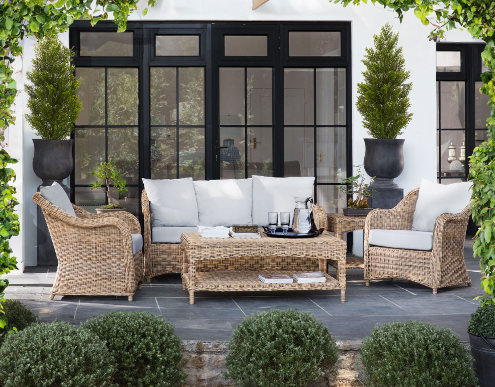 White wicker deals outdoor coffee table