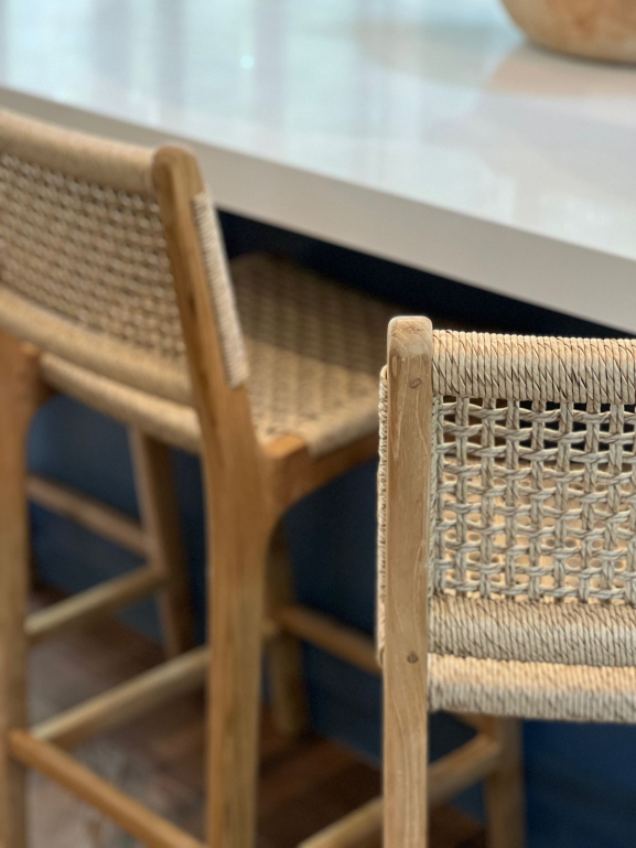 Resort Pemba Barstool Block Chisel