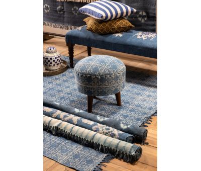 Cotton rug in blue and white tye-die print
