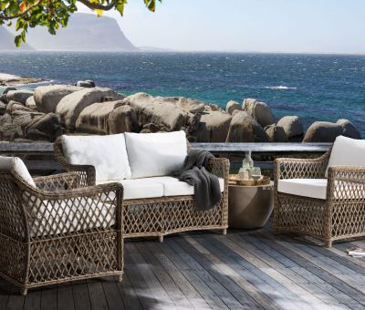 Outdoor 2 seater sofa in synthetic rattan with cushions 