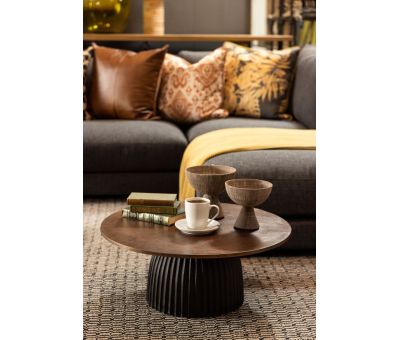 round metal coffee table with pedestal base leg