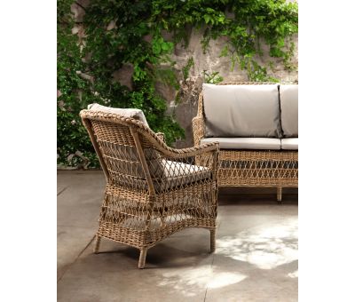 Outdoor armchair in synthetic rattan with cushions