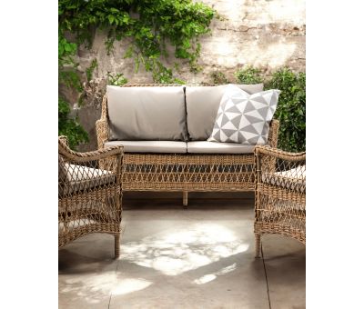 Outdoor 2 seater sofa in synthetic rattan with cushions 