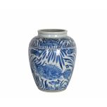 blue and whte ceramic vase 