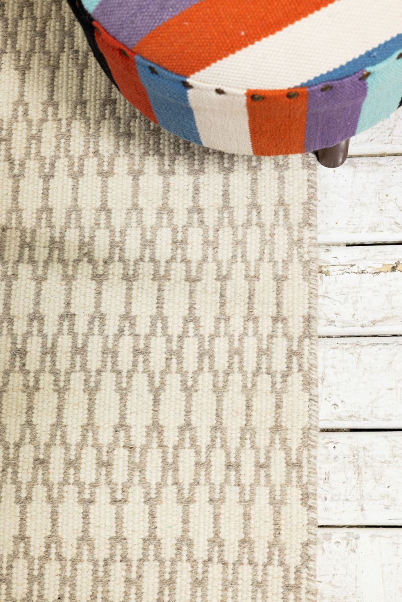 Cream linie rug diamond pattern