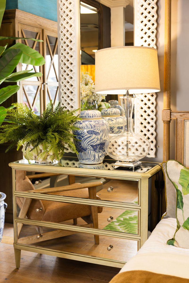 Opulent mirrored chest of drawers 