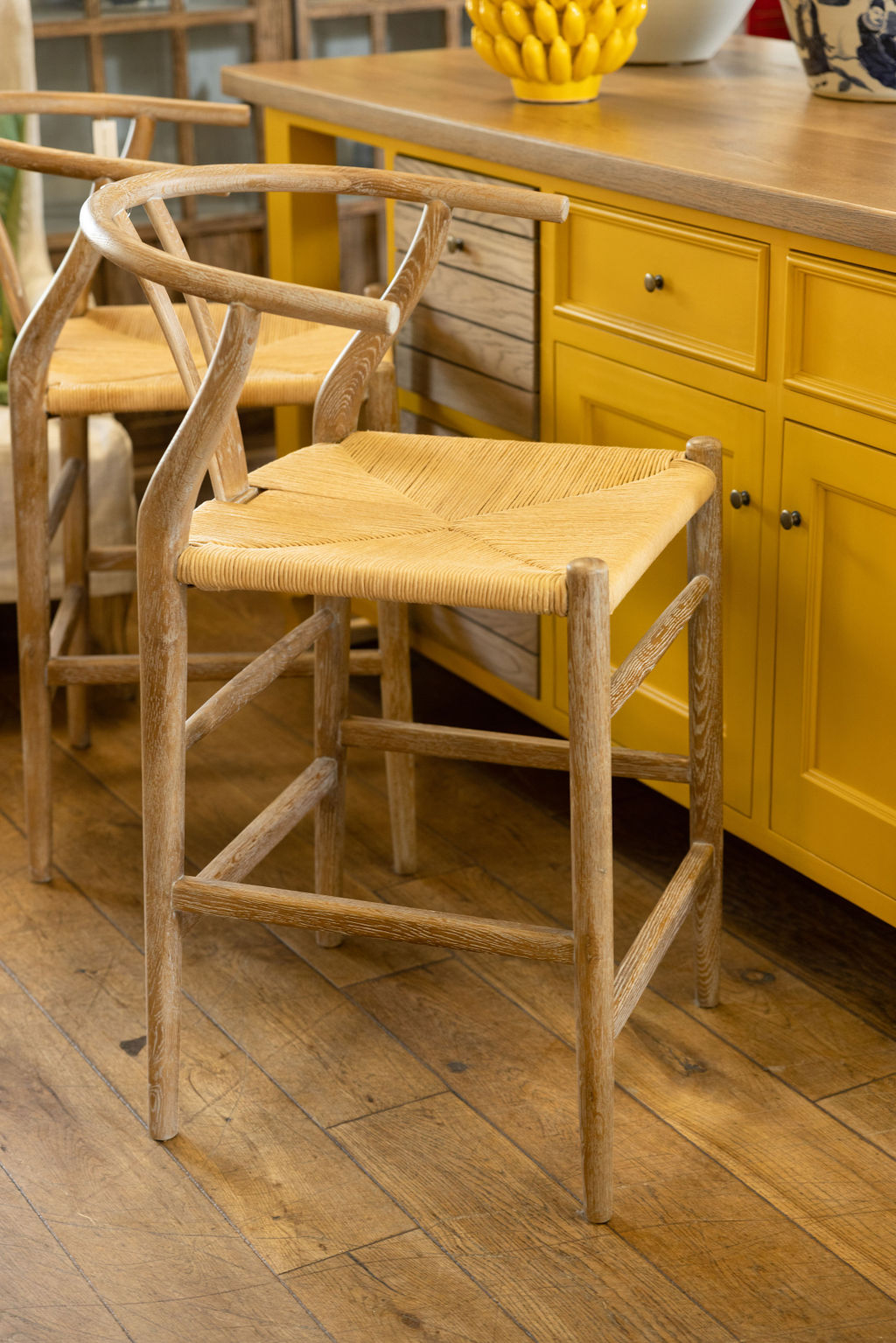 Wishbone counter stool washed oak 