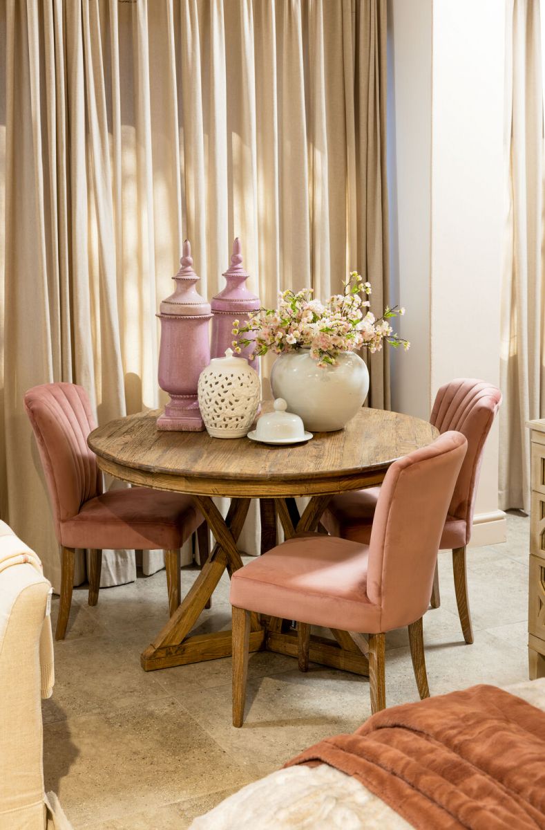 Upholstered dining chair with fan back upholstered detail 