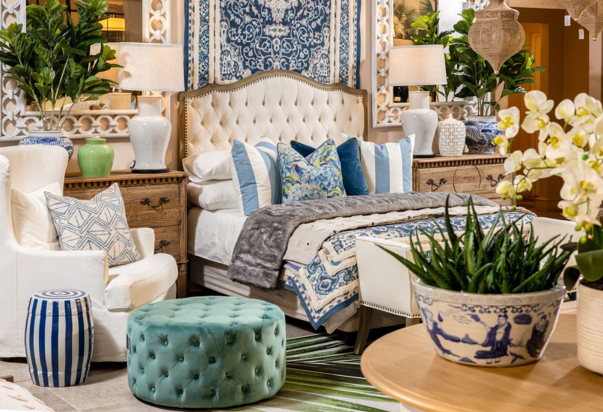 Round deep buttoned ottoman in velvet