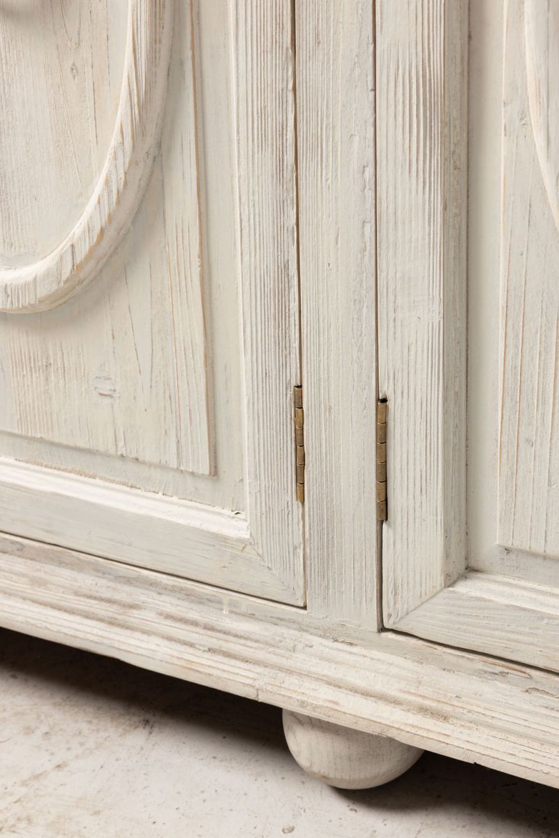 Grey sideboard with 4 doors 