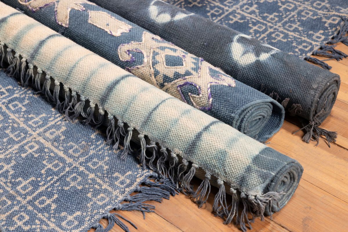 Cotton rug in blue and white tye-die print