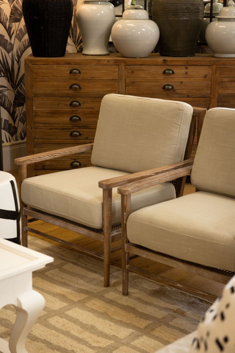 Linen arm chair with oak frame 