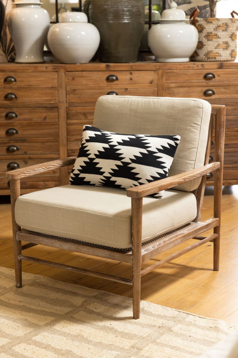 Linen arm chair with oak frame 