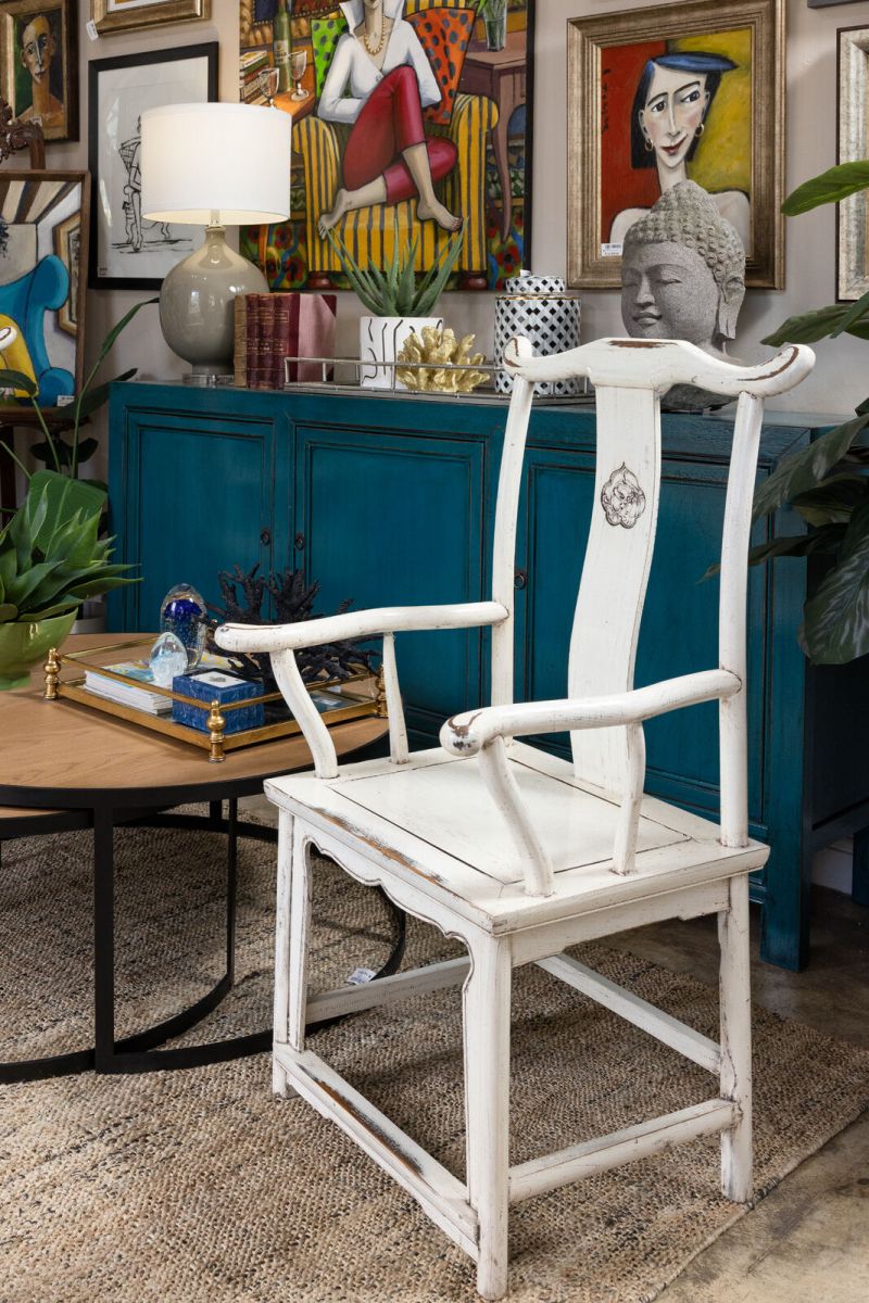 Lacquered high back chair 