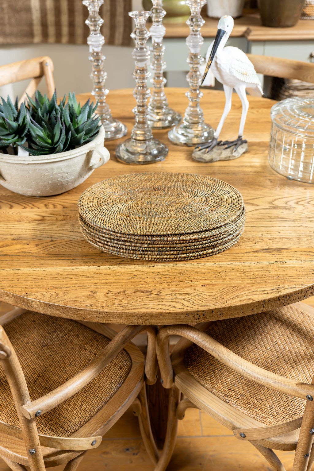 round oak dining table 