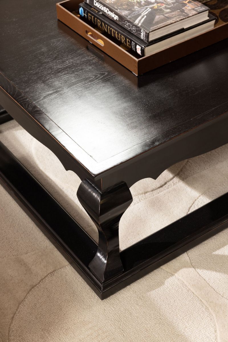 Shaghai coffee table in black with sheen coating