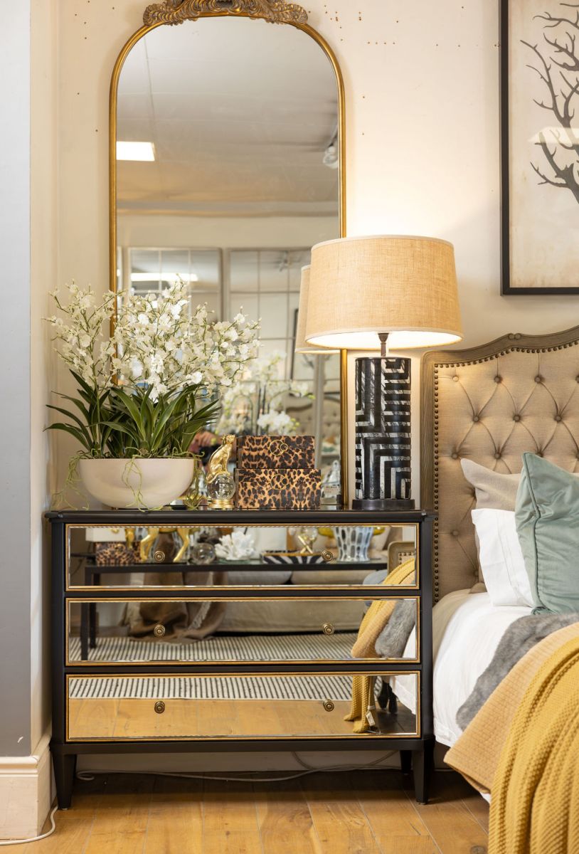 Opulent black mirrored chest of drawers 