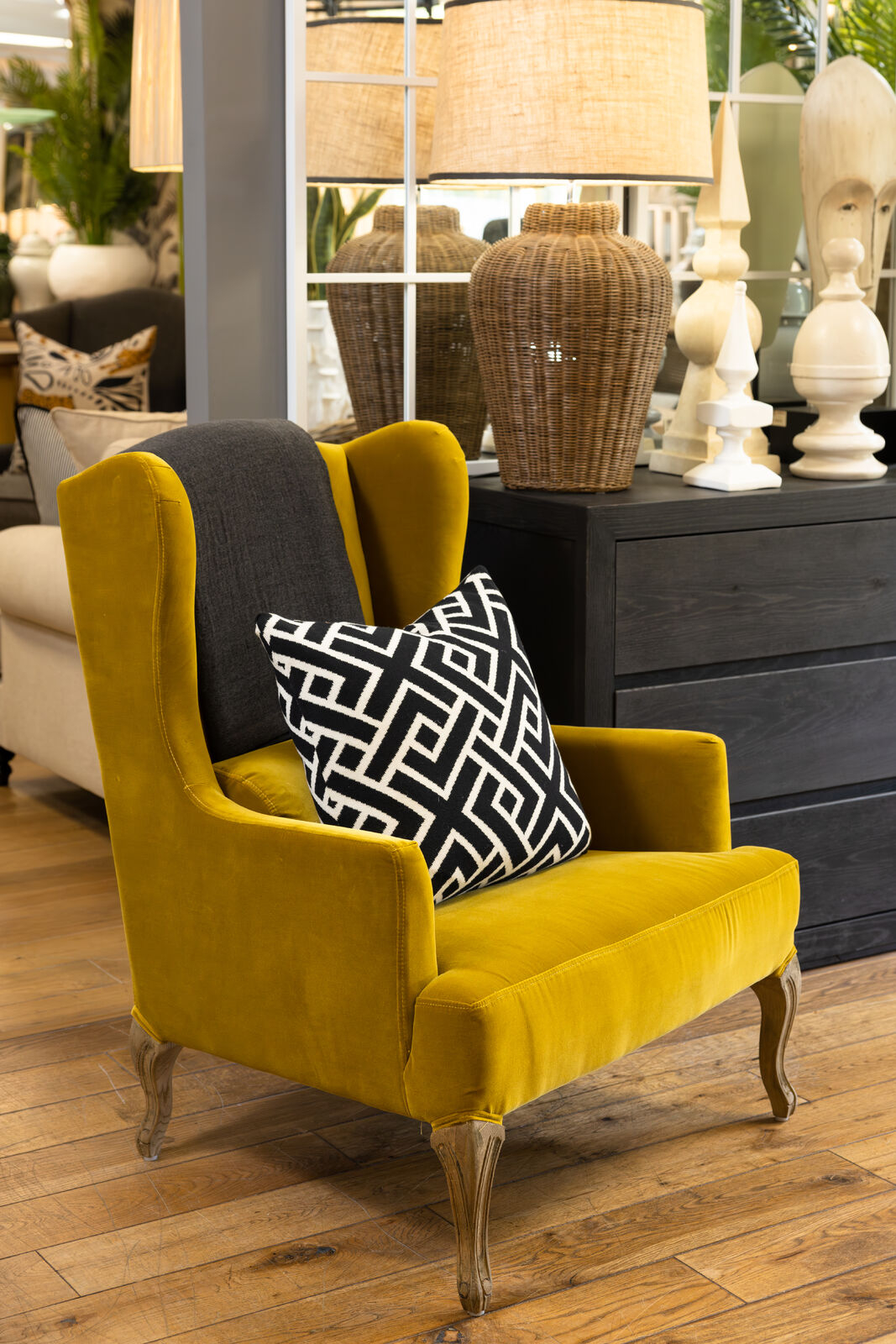 gold velvet wingack chair with oak legs Château collection