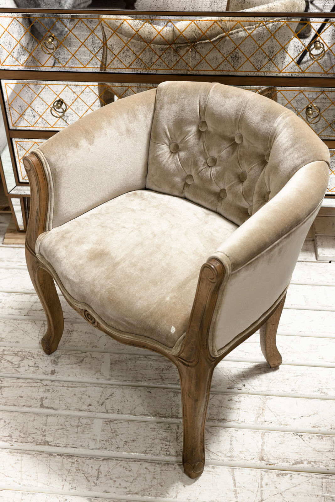 french style boudoir chair in gold velvet Château collection