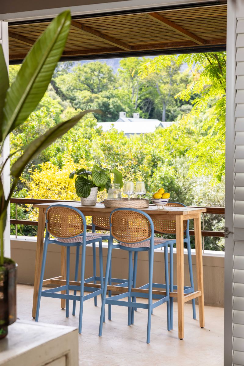 Block and chisel PVC bar chair