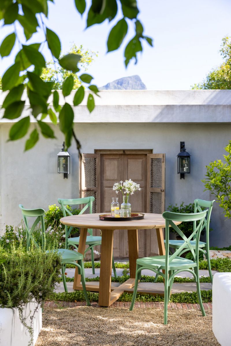 Round outdoor dining table in iroko