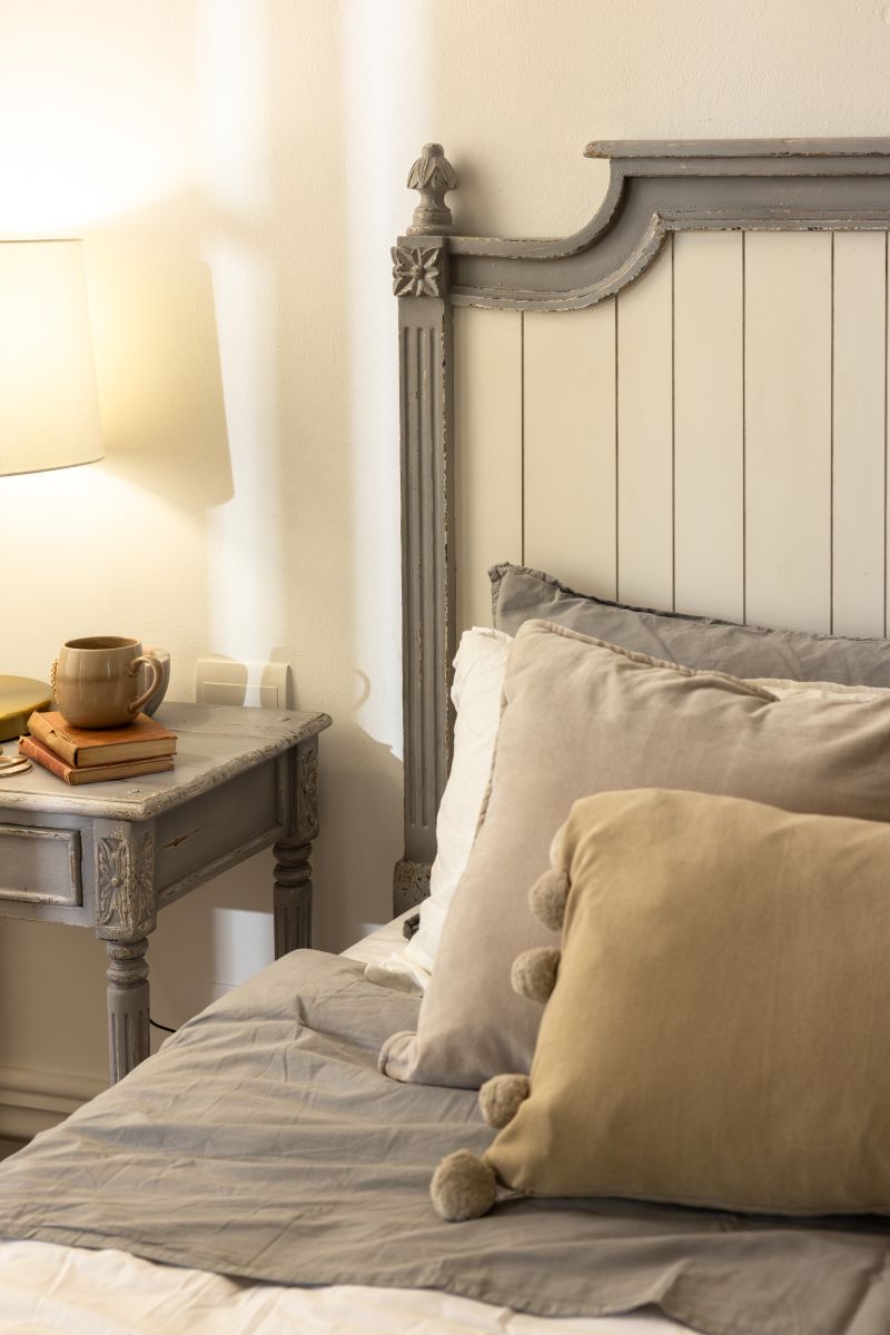 Block and chisel french style headboard