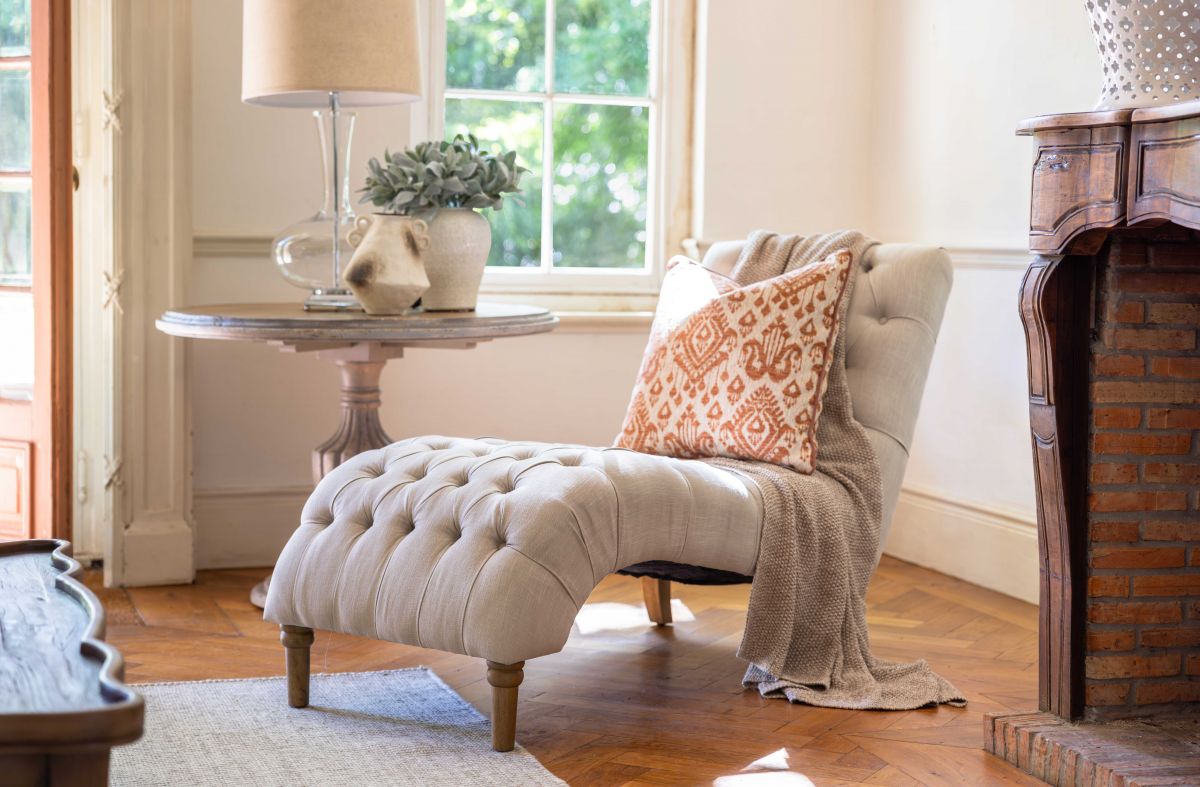 French style deep buttoned lounger 