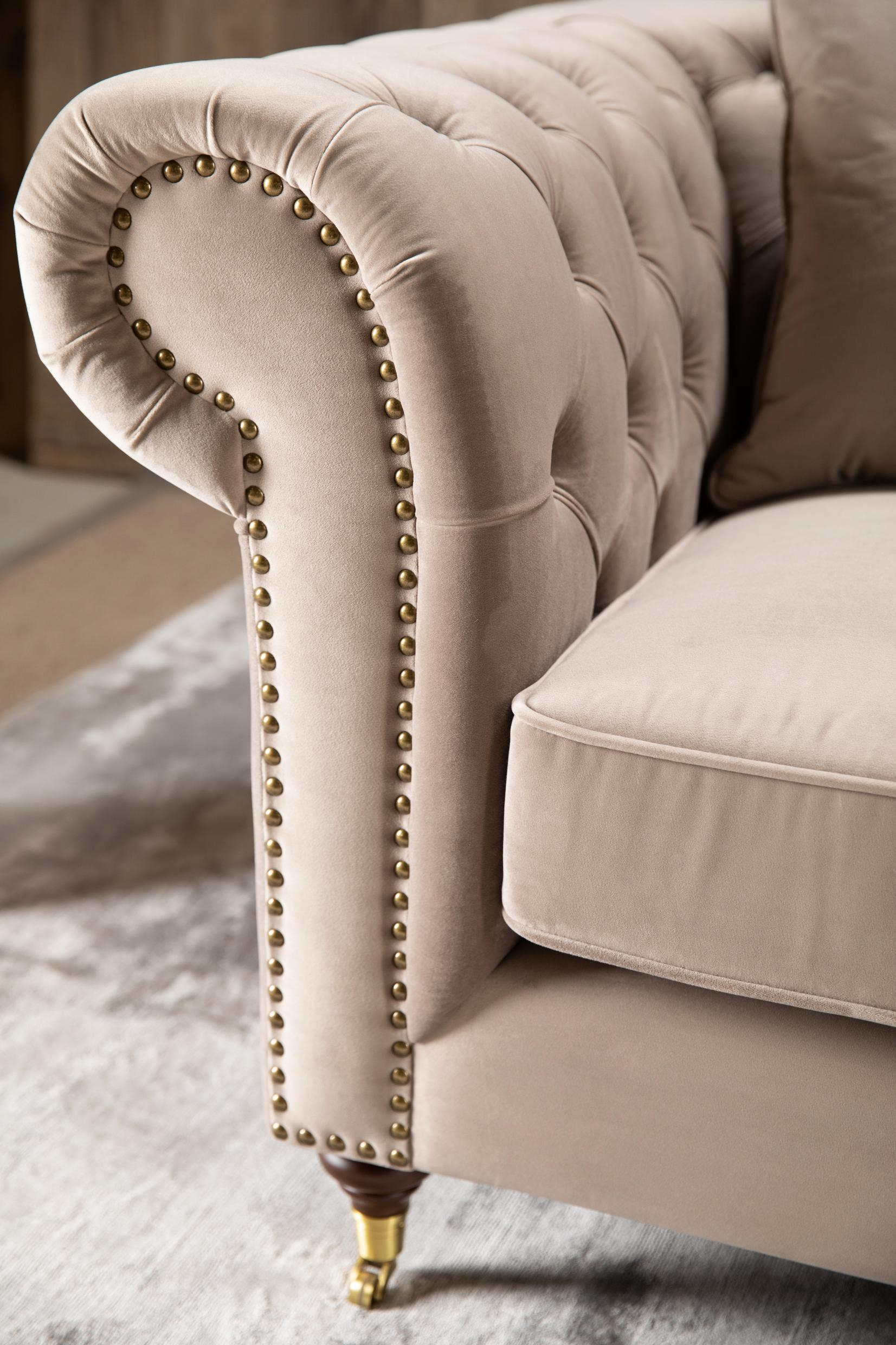 Duchess Chesterfield with tufted back and high armrests in champagne