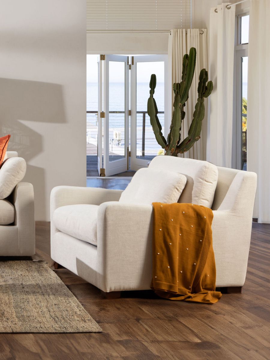 Oversized armchair 