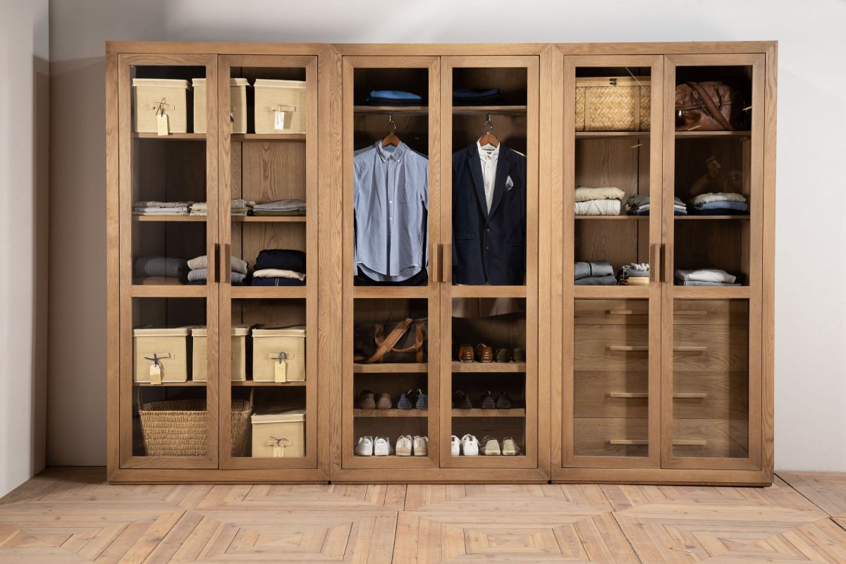 Block and chisel wardrobe drawers and shelves in brushed oak