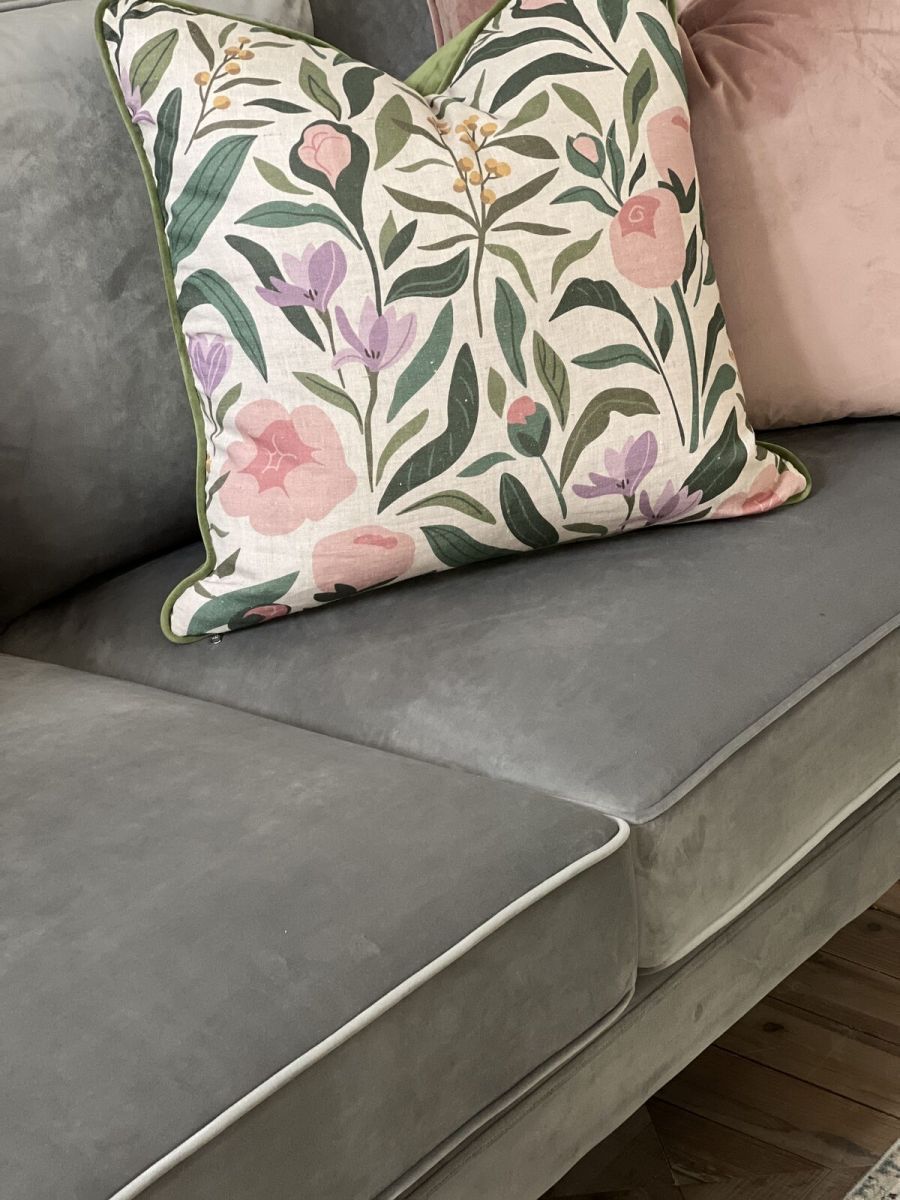 Monroe sofa in silver