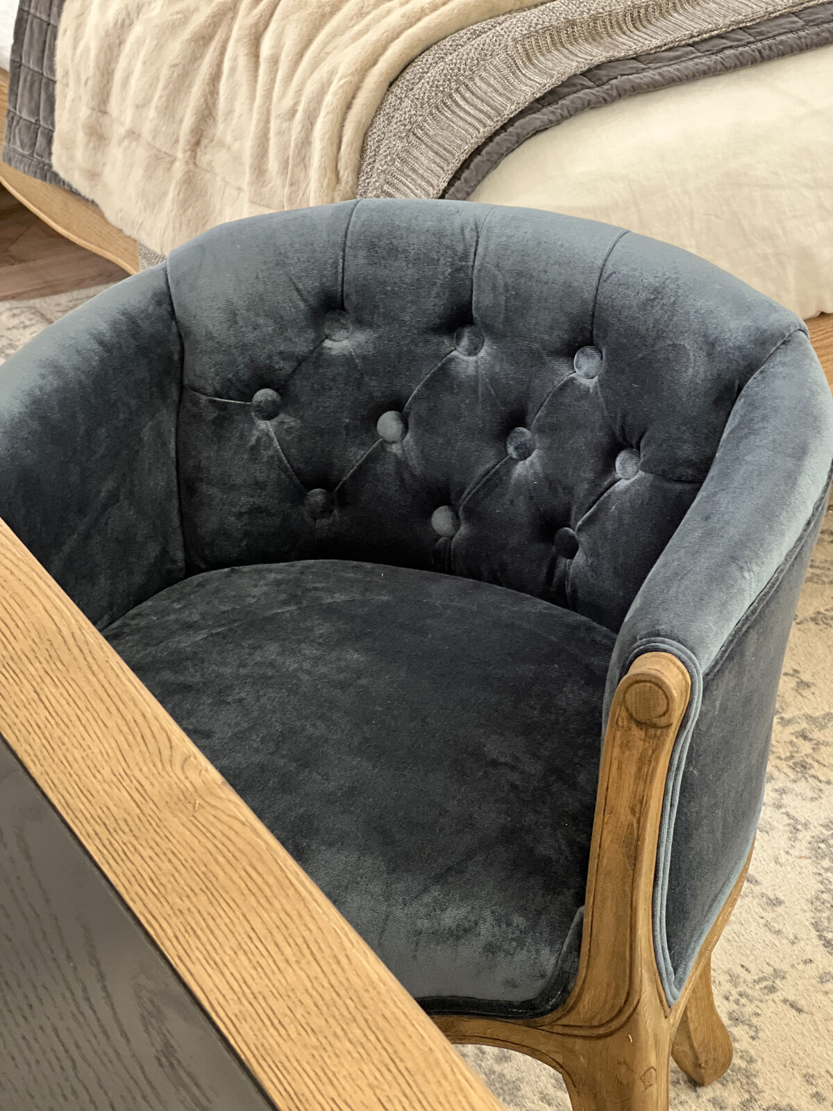 small boudoir chair in blue velvet Château collection
