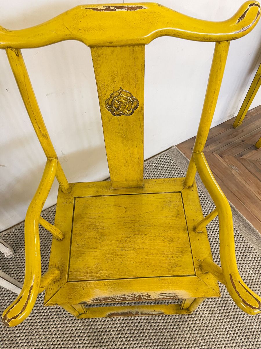 Lacquered high back chair 