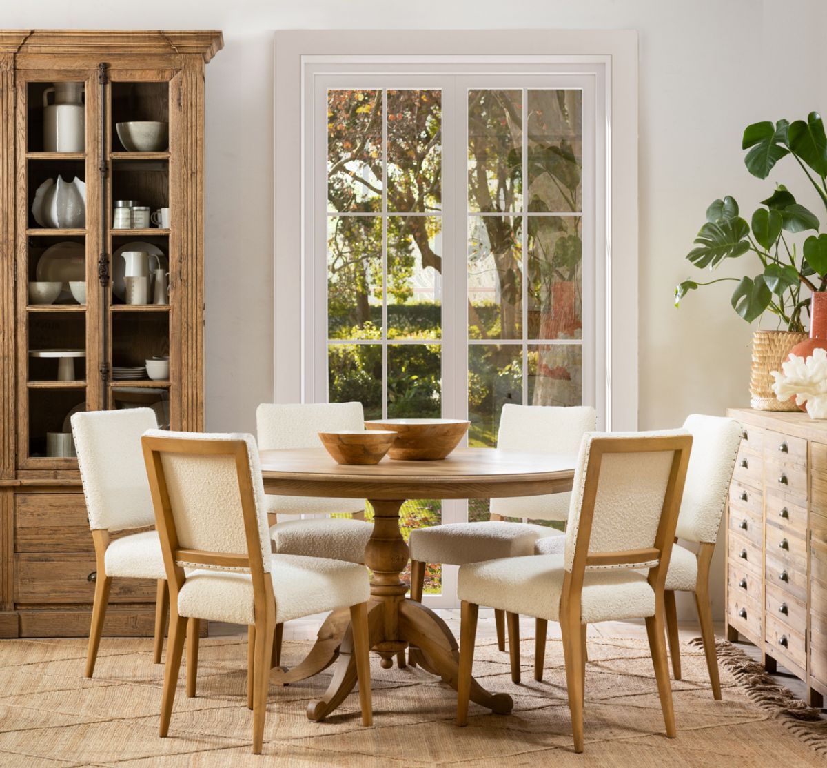 Round dining table in solid weathered oak