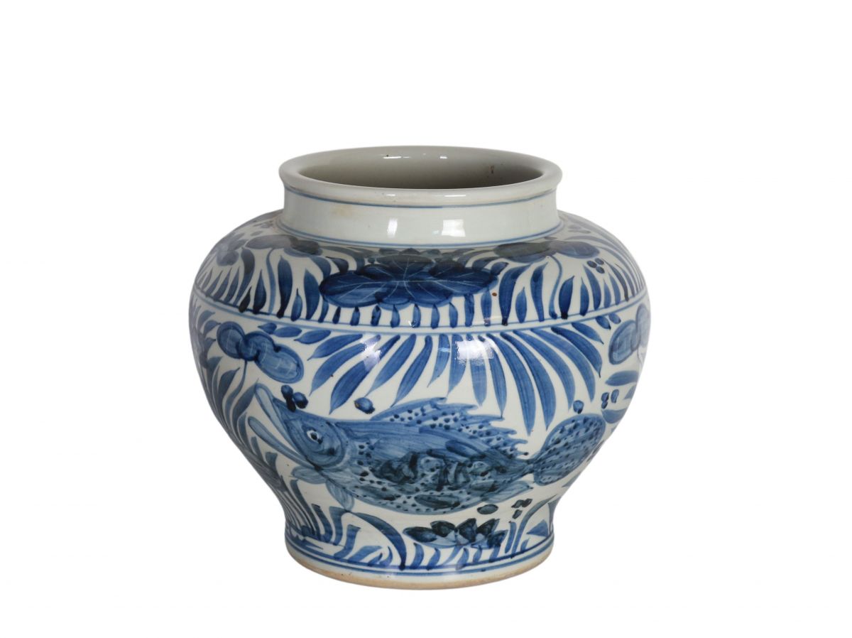 Blue and white ceramic vase 