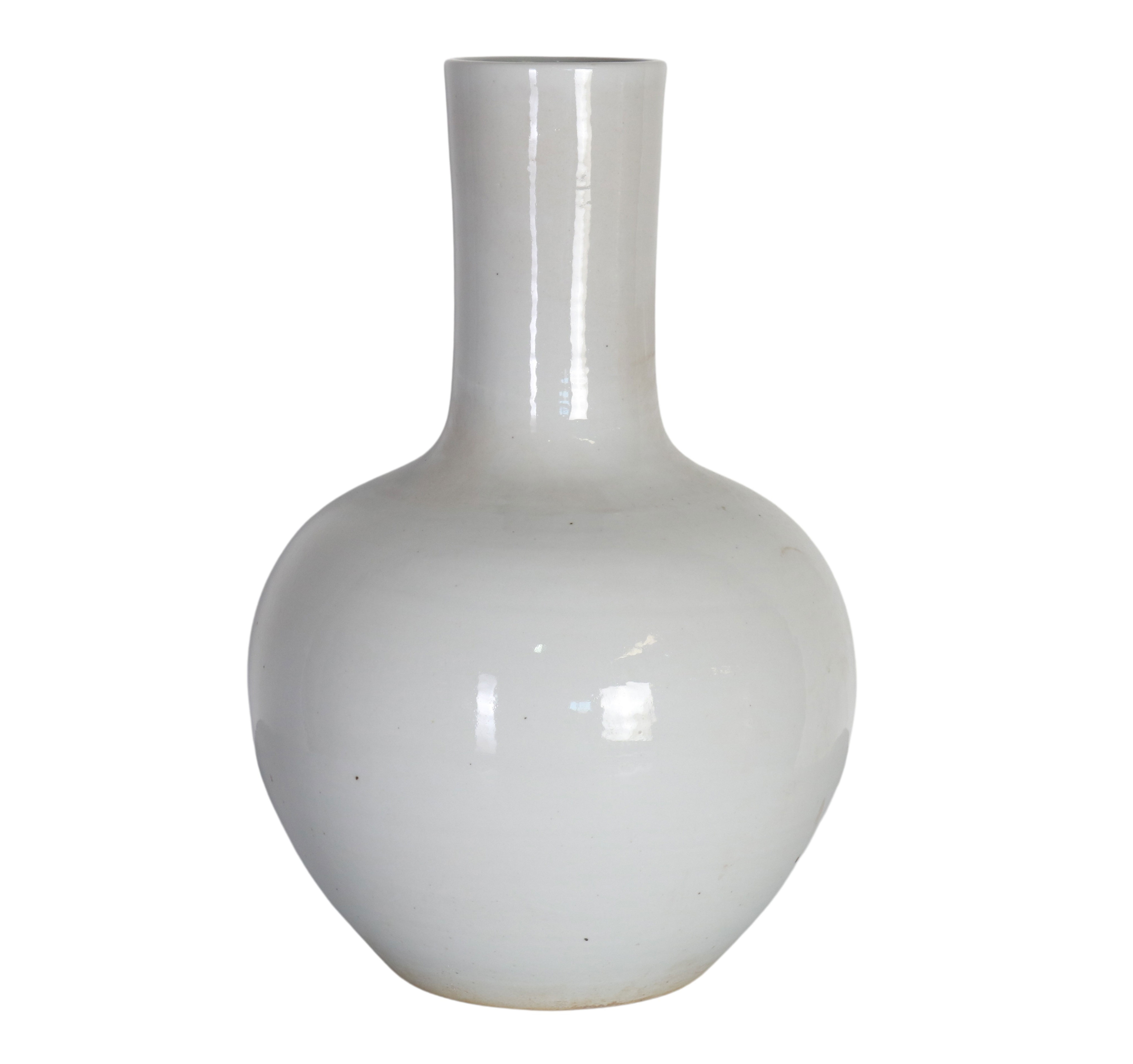 white ceramic vase 
