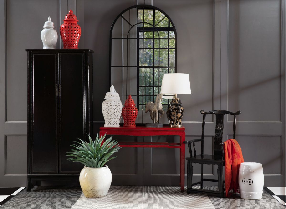 Lacquered high back chair 