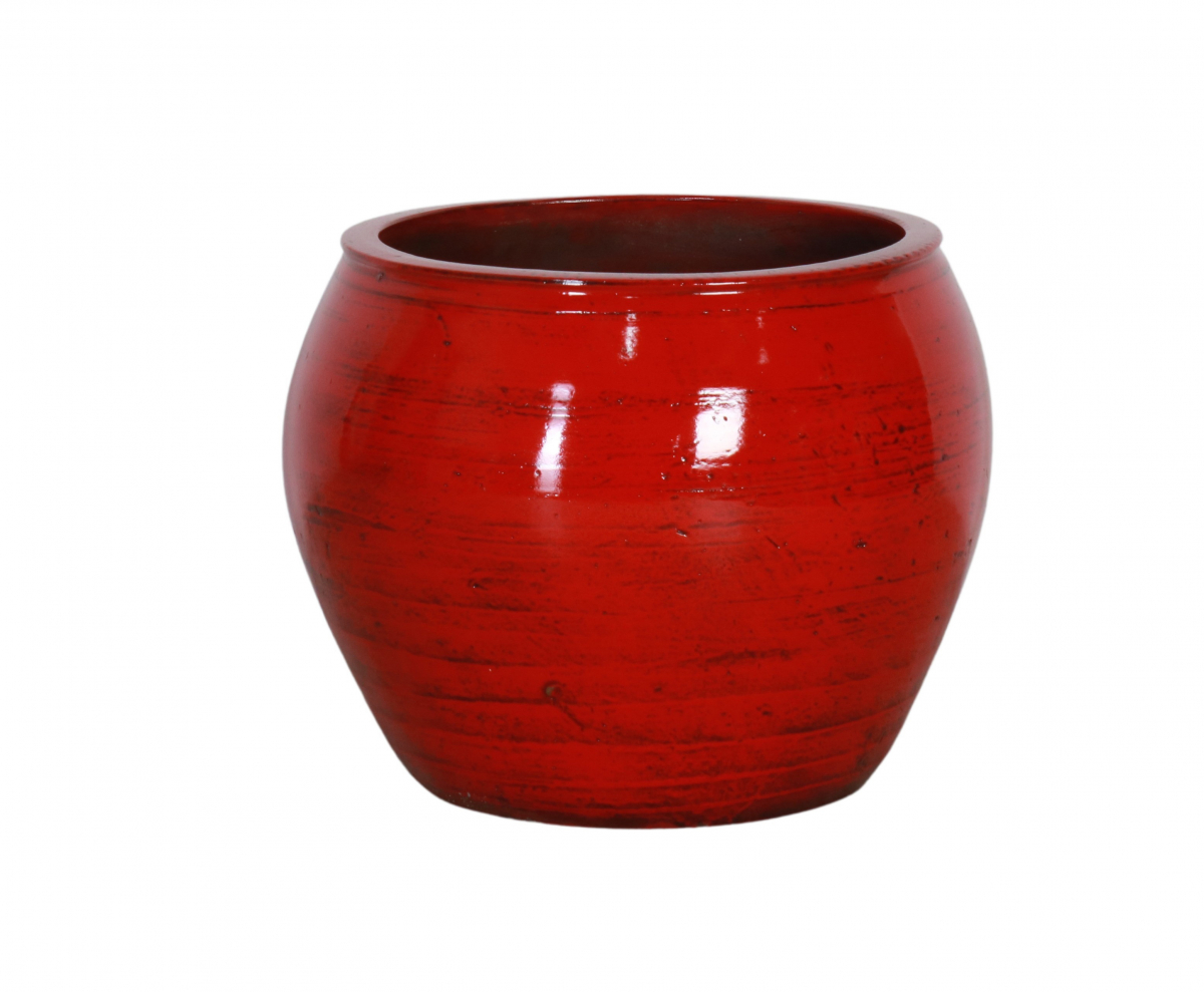red lacquered round pot