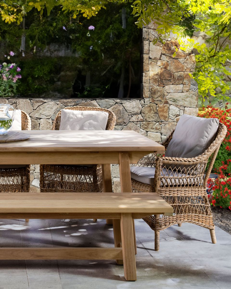 Outdoor armchair in synthetic rattan with cushions