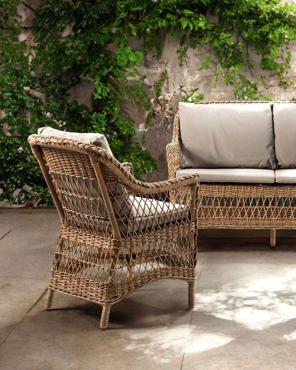 Outdoor armchair in synthetic rattan with cushions